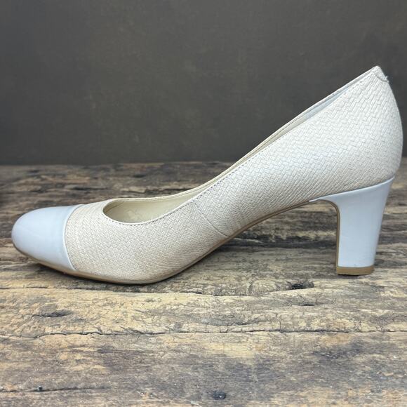 Easy Spirit Beige Cap Toe Women’s 8M Patent Leather Accent Comfort Career Heels - Picture 5 of 9